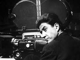 Alain Resnais kariyerine kısa belgeseller çekerek başladı. Özellikle sanat, kültür ve tarih üzerine yaptığı çalışmalar dikkat çekti.