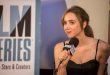 Zoe Kazan’ın kariyeri ilk olarak tiyatro sahnelerinde şekillenmiştir. New York’taki bağımsız tiyatro yapımlarında yer alarak hem oyunculuk hem de yazarlık deneyimi kazanmıştır.