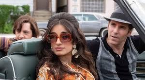 Film, yalnızca bir mafya hikâyesi anlatmakla kalmaz; aynı zamanda Amerikan toplumundaki değişimleri, aile bağlarını, kimlik krizlerini ve organize suç dünyasının dönüşümünü ele alır.