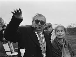 Claude Chabrol, yalnızca Fransız sinemasının değil modern dünya sinemasının da en önemli auteur yönetmenlerinden biri olarak kabul edilmektedir.