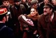 Film, 19. yüzyıl Fransa’sında bir kömür madeninde çalışan işçilerin hayatına odaklanır. Ancak bu yalnızca bir işçi hikâyesi değildir; aynı zamanda insan onuru, adalet arayışı ve kolektif mücadele üzerine kurulu evrensel bir anlatıdır.