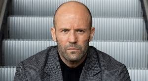 Jason Statham gençlik döneminde futbolla da ilgilendi. Hatta ilerleyen yıllarda birçok röportajında futbol tutkusu hakkında konuşmuştur. Ancak onun profesyonel kariyerini şekillendiren alan dalış sporu oldu.