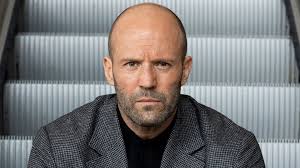 Jason Statham gençlik döneminde futbolla da ilgilendi. Hatta ilerleyen yıllarda birçok röportajında futbol tutkusu hakkında konuşmuştur. Ancak onun profesyonel kariyerini şekillendiren alan dalış sporu oldu.
