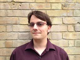 Simon Willison, modern web geliştirme dünyasında açık kaynak yazılım, Python ekosistemi ve yapay zekâ güvenliği konularındaki çalışmalarıyla tanınan önemli bir programcıdır. Özellikle Django web framework’ünün yaratıcılarından biri olması ve yapay zekâ terminolojisine katkılarıyla yazılım tarihine iz bırakmıştır.