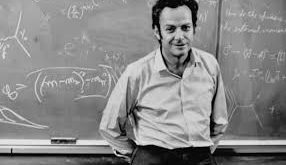 Kuantum elektrodinamiğinin geliştirilmesine yaptığı katkılar sayesinde 1965 yılında Nobel Fizik Ödülü'nü kazanan Feynman, aynı zamanda Manhattan Projesi'nde görev almış, Feynman Diyagramları olarak bilinen devrim niteliğindeki gösterim yöntemini geliştirmiş ve fizik eğitiminde kalıcı bir iz bırakmıştır.