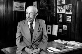 Modern analitik felsefenin en önemli isimlerinden biri olarak kabul edilen Willard Van Orman Quine, mantık, dil felsefesi, epistemoloji ve metafizik alanlarında geliştirdiği özgün fikirlerle 20. yüzyıl düşünce dünyasını derinden etkilemiştir. Geleneksel felsefenin birçok temel varsayımını sorgulayan Quine, özellikle bilgi kuramı ve anlam teorisine yönelik eleştirileriyle felsefede yeni tartışmaların önünü açmıştır.