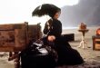 1993 yapımı The Piano (Piyano), sinema tarihinde dramatik anlatımı, görsel dili ve karakter odaklı hikâyesiyle özel bir yere sahip olan filmler arasında gösterilir. Senaryosunu yazan ve yönetmen koltuğunda oturan Jane Campion, bu filmle yalnızca kariyerinin en önemli eserlerinden birini ortaya koymakla kalmamış, aynı zamanda dünya sinemasında kadın yönetmenlerin gücünü gösteren unutulmaz bir yapıta imza atmıştır.