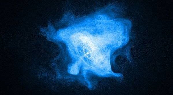 Evren, sayısız gizemli gök cismiyle doludur. Kara delikler, nötron yıldızları, kuasarlar ve beyaz cüceler gibi olağanüstü yapılar, astronomi dünyasının en dikkat çekici araştırma konuları arasında yer alır. Bu gök cisimlerinden biri olan pulsar, olağanüstü dönüş hızı ve düzenli radyo sinyalleri sayesinde bilim insanlarının evreni anlamasında önemli rol oynayan eşsiz bir kozmik yapıdır.