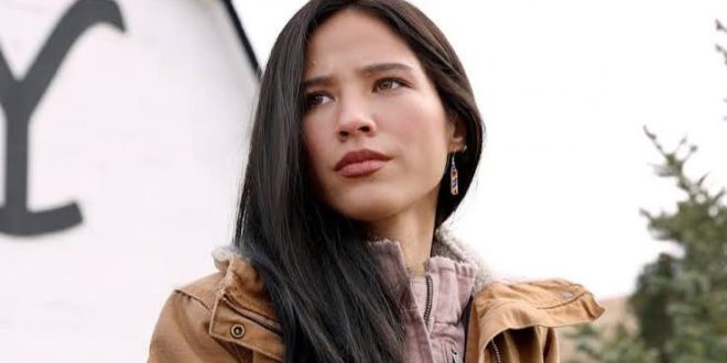 Kelsey Asbille, kariyerinin ilk dönemlerinde kullandığı adıyla Kelsey Chow, televizyon dizileri ve sinema filmlerindeki başarılı performanslarıyla geniş bir hayran kitlesi edinmiştir. Disney Channel yapımlarından dramatik televizyon dizilerine, bağımsız filmlerden büyük bütçeli Hollywood projelerine kadar uzanan kariyeriyle dikkat çeken oyuncu, özellikle Yellowstone dizisinde canlandırdığı Monica Dutton karakteri sayesinde uluslararası üne kavuşmuştur.