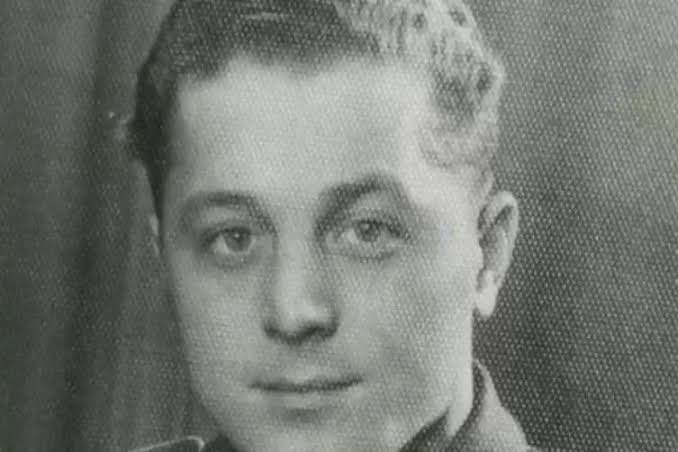 Rudolf Reinhardt, Alman hukuk bilimi alanında yaptığı akademik çalışmalarla tanınan hukukçu, araştırmacı ve öğretim üyesidir. Özellikle kamu hukuku, anayasa hukuku, idare hukuku ve hukuk metodolojisi üzerine gerçekleştirdiği çalışmalarla Alman hukuk literatürüne katkı sağlamış isimler arasında gösterilmektedir.