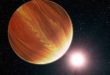 Evrenin derinliklerinde keşfedilen binlerce ötegezegen arasında bazıları, sahip oldukları sıra dışı özelliklerle astronomi dünyasında özel bir yere sahiptir. WASP-121b, resmi adıyla Tylos, bu dikkat çekici gezegenlerden biridir. Aşırı sıcak atmosferi, yıldızına son derece yakın yörüngesi, atmosferinde tespit edilen çok sayıda metal elementi ve gelişmiş gözlem teknikleriyle üç boyutlu atmosfer yapısının ortaya çıkarılması sayesinde günümüz ötegezegen araştırmalarının en önemli hedeflerinden biri haline gelmiştir.