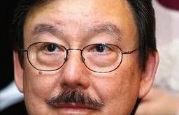 Hong Kong pop müziğinin gelişim sürecinde önemli rol oynayan isimlerden biri olan Robert Lee Jun-fai, 1960'lı yıllarda kurduğu müzik grubu ve İngilizce rock yorumlarıyla dönemin genç kuşağının dikkatini çekmeyi başarmış bir müzisyendir. Dünya genelinde daha çok dövüş sanatları efsanesi Bruce Lee'nin küçük kardeşi olarak tanınsa da, Robert Lee kendi kariyerinde müzik, yapımcılık ve senaryo yazarlığı alanlarında önemli çalışmalara imza atmıştır.