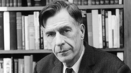 John Kenneth Galbraith, yalnızca ekonomi teorisine yaptığı katkılarla değil, aynı zamanda diplomat, akademisyen, yazar ve kamu entelektüeli kimliğiyle de dünya çapında tanınmıştır.