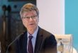 Küresel kalkınma, sürdürülebilir ekonomi, yoksullukla mücadele ve uluslararası ekonomik politikalar denildiğinde akla gelen en önemli isimlerden biri Jeffrey Sachs'tır. Ekonomist, akademisyen, yazar ve politika danışmanı olarak uluslararası alanda tanınan Sachs, onlarca yıldır ekonomik kalkınma, çevresel sürdürülebilirlik ve Birleşmiş Milletler'in kalkınma hedefleri üzerine yürüttüğü çalışmalarla dikkat çekmektedir.