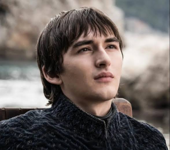 Isaac Hempstead-Wright, genç yaşta uluslararası şöhrete ulaşmayı başaran İngiliz oyuncular arasında yer almaktadır. Özellikle HBO'nun fenomen dizisi Game of Thrones'ta canlandırdığı Bran Stark karakteri sayesinde dünya çapında tanınan oyuncu, doğal performansı, sakin oyunculuk tarzı ve karakter gelişimini başarıyla yansıtmasıyla dikkat çekmiştir.