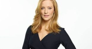 İngiliz televizyon dünyasının tanınmış simalarından biri olan Sarah-Jane Mee, haber sunuculuğu, televizyon programcılığı ve gazetecilik alanındaki başarılı kariyeriyle dikkat çeken bir isimdir. Özellikle Sky News ekranlarında sunduğu haber bültenleri ve güncel olaylara yönelik programlarla geniş bir izleyici kitlesi kazanan Mee, tarafsız habercilik anlayışı, güçlü ekran performansı ve doğal sunum tarzıyla Birleşik Krallık'ın önde gelen televizyon yüzleri arasında yer almaktadır.