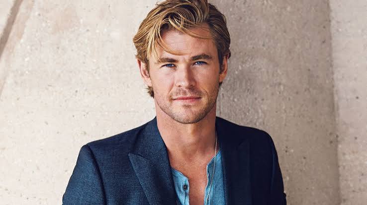 Hollywood'un son yıllarda dünya çapında en çok tanınan oyuncularından biri olan Chris Hemsworth, güçlü fiziği, karizmatik oyunculuğu ve farklı türlerdeki yapımlarda gösterdiği başarılı performanslarla sinema dünyasının en önemli isimlerinden biri haline gelmiştir.