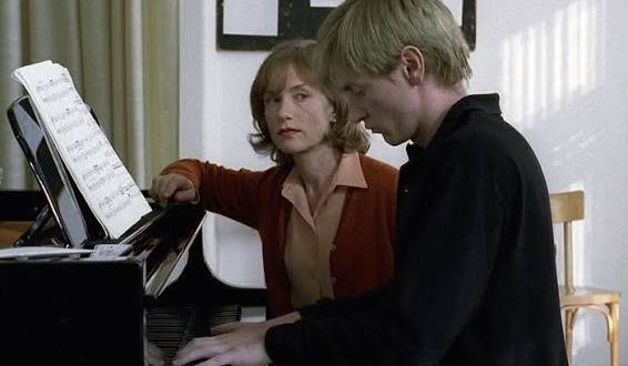 2001 yapımı Piyanist (La Pianiste / The Piano Teacher), modern Avrupa sinemasının en çarpıcı psikolojik dramlarından biri olarak kabul edilir. Avusturyalı Nobel Edebiyat Ödülü sahibi Elfriede Jelinek'in Die Klavierspielerin adlı romanından uyarlanan film, usta yönetmen Michael Haneke tarafından beyaz perdeye taşınmıştır.