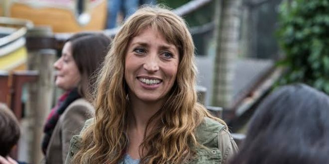 Back to Life, Laura Solon ve Daisy Haggard tarafından yaratılan, yazılan ve Haggard'ın başrolünü üstlendiği İngiliz yapımı kara komedi-drama dizisidir. İlk bölümü 15 Nisan 2019'da BBC One ekranlarında yayınlanan yapım, suç, toplumsal dışlanma, aile ilişkileri, aşk, geçmişle hesaplaşma ve yeniden hayata tutunma gibi ağır temaları kara mizahın kendine özgü diliyle bir araya getirir.