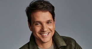 1980'li yılların gençlik sinemasına damga vuran isimlerden biri olan Ralph Macchio, özellikle Karate Kid serisinde canlandırdığı Daniel LaRusso karakteriyle dünya çapında tanınan Amerikalı oyuncudur. Genç yaşta başladığı oyunculuk kariyerinde televizyon dizilerinden sinema filmlerine kadar birçok farklı projede yer alan Macchio, doğal oyunculuğu, samimi ekran enerjisi ve unutulmaz karakterleriyle Hollywood'un sevilen isimleri arasında yer almayı başarmıştır.
