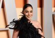 Vanessa Hudgens, genç yaşta yakaladığı büyük çıkışı uzun soluklu bir sanat kariyerine dönüştüren Amerikalı oyuncu, şarkıcı ve sahne sanatçısıdır. Dünya çapında tanınmasını sağlayan High School Musical serisindeki Gabriella Montez rolü, kariyerinin en önemli dönüm noktalarından biri olsa da Hudgens'in sanat yolculuğu bu karakterle sınırlı kalmamıştır.