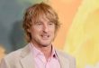 Hollywood'un en sevilen oyuncularından biri olan Owen Wilson, kendine özgü oyunculuk tarzı, doğal mizah anlayışı ve unutulmaz ses tonuyla sinema dünyasında farklı bir yere sahiptir. Komedi filmlerindeki başarılı performansları kadar dram yapımlarındaki etkileyici oyunculuğuyla da dikkat çeken Wilson, aynı zamanda başarılı bir senarist ve yapımcıdır. Özellikle Wes Anderson ile gerçekleştirdiği yaratıcı iş birlikleri, kariyerinin en önemli dönüm noktalarından biri olarak kabul edilmektedir.