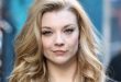 İngiliz oyuncu Natalie Dormer, televizyon ve sinema dünyasının en başarılı isimlerinden biri olarak kabul edilmektedir. Karizmatik ekran duruşu, etkileyici oyunculuğu ve tarihi karakterleri canlandırmadaki başarısıyla uluslararası üne kavuşan Dormer, özellikle The Tudors dizisindeki Anne Boleyn ve Game of Thrones dizisindeki Margaery Tyrell rolleriyle milyonlarca izleyicinin beğenisini kazanmıştır.