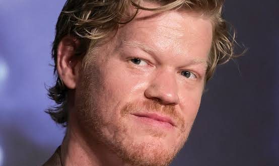 Son yıllarda Hollywood'un en saygın karakter oyuncuları arasında gösterilen Jesse Plemons, doğal oyunculuğu, karakterlerine kattığı psikolojik derinlik ve birbirinden farklı rollerde sergilediği başarılı performanslarla sinema ve televizyon dünyasının en dikkat çeken isimlerinden biri hâline gelmiştir.