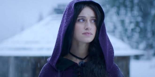Son yıllarda fantastik yapımların yükselişiyle birlikte dünya çapında tanınırlık kazanan genç oyuncular arasında yer alan Anya Chalotra, özellikle The Witcher dizisinde canlandırdığı Yennefer of Vengerberg karakteriyle uluslararası bir yıldız haline gelmiştir. Güçlü oyunculuğu, etkileyici ekran karizması ve klasik tiyatro eğitimiyle dikkat çeken İngiliz oyuncu, kısa sürede televizyon dünyasının en gelecek vadeden isimlerinden biri olarak gösterilmeye başlanmıştır.