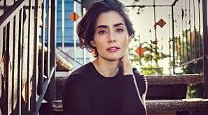 Paola Núñez, Meksika'dan çıkarak uluslararası oyunculuk dünyasında kendisine sağlam bir yer edinen başarılı bir sinema ve televizyon oyuncusudur. Kariyerine henüz çocuk yaşlarda tiyatro sahnesinde başlayan Núñez, Meksika televizyonunun sevilen telenovelalarında başrol üstlendikten sonra kariyer rotasını Amerika Birleşik Devletleri'ne çevirmiştir.