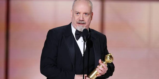 Hollywood'da bazı oyuncular vardır; izleyici onları yalnızca canlandırdıkları karakterlerle değil, o karakterlere kattıkları benzersiz yorumla hatırlar. Paul Giamatti de bu isimlerden biridir. Başrol oyuncusu olduğu filmlerde olduğu kadar yardımcı karakterleriyle de iz bırakmayı başaran Amerikalı aktör, uzun kariyeri boyunca birbirinden oldukça farklı kişiliklere hayat verdi.