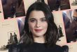Hollywood'un en saygın ve en yetenekli oyuncularından biri olarak kabul edilen Rachel Weisz, güçlü dramatik performansları, karakterlerine kattığı derinlik ve farklı türlerdeki yapımlarda sergilediği başarılı oyunculuğuyla dünya sinemasında önemli bir yer edinmiştir. Kariyeri boyunca bağımsız filmlerden büyük bütçeli Hollywood yapımlarına, tarihi dramlardan psikolojik gerilim filmlerine kadar çok geniş bir yelpazede rol alan Weisz, hem eleştirmenlerden hem de izleyicilerden büyük övgü almıştır.