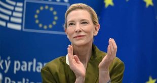 Dünya sinemasının en saygın oyuncuları arasında gösterilen Cate Blanchett, etkileyici oyunculuk yeteneği, rol seçimlerindeki cesareti ve tiyatrodan Hollywood'a uzanan başarılı kariyeriyle modern sinemanın en önemli kadın yıldızlarından biridir.