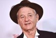 Amerikan sinemasının en özgün ve sevilen oyuncularından biri olan Bill Murray, kendine has mizah anlayışı, doğaçlama yeteneği ve unutulmaz karakter performanslarıyla onlarca yıldır sinema dünyasının en saygın isimleri arasında yer almaktadır. Komedi filmlerindeki başarısıyla tanınmasına rağmen dramatik rollerde de büyük takdir toplayan Murray, Ghostbusters, Groundhog Day, Lost in Translation, Rushmore, The Royal Tenenbaums ve Broken Flowers gibi yapımlarla sinema tarihine damga vurmuştur.