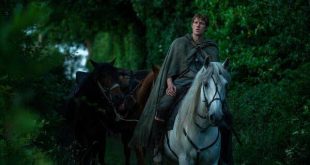 A Knight of the Seven Kingdoms, HBO tarafından hazırlanan ve George R. R. Martin ile Ira Parker tarafından geliştirilen 2026 yapımı fantastik drama dizisidir. Martin'in büyük ilgi gören Dunk ve Egg Hikâyeleri (Tales of Dunk and Egg) adlı kısa romanlarından uyarlanan yapım, Game of Thrones ve House of the Dragon ile aynı evrende geçmesine rağmen çok daha farklı bir anlatım anlayışını benimsiyor.