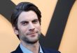 Wes Bentley, etkileyici oyunculuğu, psikolojik derinliği yüksek karakterlere kattığı gerçekçilik ve uzun yıllara yayılan başarılı kariyeriyle sinema ve televizyon dünyasında saygın bir konuma sahiptir. Özellikle American Beauty, The Hunger Games, Interstellar, Mission: Impossible – Fallout ve Yellowstone gibi yapımlardaki performanslarıyla geniş bir izleyici kitlesine ulaşan Bentley, kariyeri boyunca inişli çıkışlı bir yaşam sürmesine rağmen yeniden zirveye çıkmayı başarmıştır.
