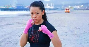 Dövüş sanatları dünyasında saygın bir yere sahip olan Tiffany Chen, özellikle Tai Chi (Taijiquan) alanındaki uzmanlığı, uluslararası turnuvalardaki başarıları ve sinema sektörüne yaptığı katkılarla tanınan önemli bir isimdir. Yıllar boyunca hem profesyonel sporcu hem de eğitmen olarak çalışan Chen, geleneksel Çin dövüş sanatlarının modern dünyada tanıtılmasına önemli katkılar sağlamıştır.
