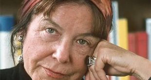 Luise Rinser, romanları, günlükleri, denemeleri ve toplumsal meselelere duyarlı yazılarıyla yalnızca bir edebiyatçı değil, aynı zamanda düşünce dünyasına yön veren önemli bir entelektüel olarak kabul edilir. Savaşın yıkıcı etkilerini yaşamış, totaliter rejimlere karşı eleştirel bir duruş sergilemiş ve insan hakları, barış, özgürlük ile maneviyat üzerine yaptığı çalışmalarla geniş bir okuyucu kitlesine ulaşmıştır.