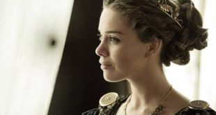 İngiliz televizyon ve sinemasının farklı türlerdeki yapımlarında kendisine yer bulan Roxanne McKee, özellikle Hollyoaks, Game of Thrones, Dominion ve Strike Back gibi dizilerdeki rolleriyle tanınan oyunculardan biridir. Kanada'da dünyaya gelen ancak İngiltere'de yetişen McKee, oyunculuk dünyasına klasik bir drama eğitiminin ardından değil, katıldığı bir yetenek seçmesi sayesinde adım atmıştır.