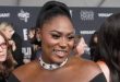 Danielle Brooks, televizyon, sinema ve tiyatro arasında başarılı bir kariyer kurmayı başaran Amerikalı oyunculardan biridir. Güçlü sahne performansı, etkileyici vokali ve dramatik karakterleri yorumlama becerisiyle tanınan Brooks, özellikle Orange Is the New Black dizisindeki Tasha “Taystee” Jefferson rolüyle dünya çapında ün kazandı.