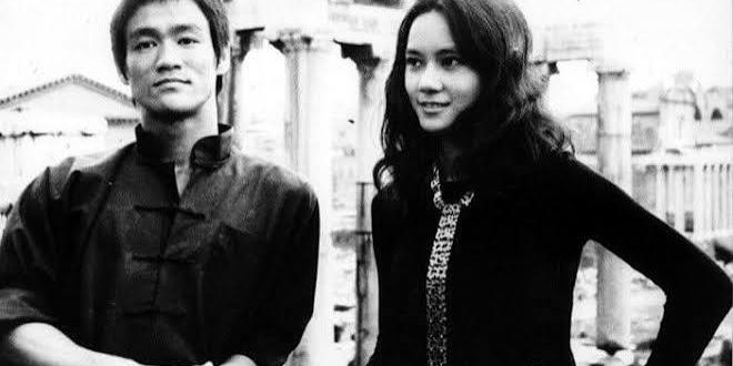 Hong Kong sinemasının altın çağında adını duyuran Nora Miao, 1970'li yılların en tanınmış kadın oyuncularından biri olarak kabul edilir. Özellikle dövüş sanatları filmlerinin dünya çapında ilgi görmeye başladığı dönemde, Bruce Lee ve Jackie Chan gibi efsane isimlerle aynı yapımlarda yer alarak uluslararası bir üne kavuşmuştur. Güzelliği, doğal oyunculuğu ve güçlü ekran karizması sayesinde yalnızca aksiyon filmlerinin değil, romantik ve dramatik yapımların da aranan oyuncuları arasında yer almıştır.