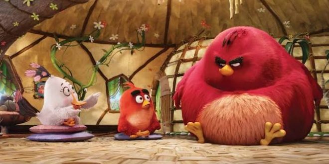 Akıllı telefonların yaygınlaşmaya başladığı dönemde milyonlarca insanın vazgeçilmez oyunlarından biri hâline gelen Angry Birds, yalnızca bir mobil oyun olmanın ötesine geçerek küresel bir eğlence markasına dönüştü. Renkli karakterleri, basit ama bağımlılık yaratan oynanışı ve mizahi yapısıyla her yaştan oyuncunun ilgisini çeken seri, 2016 yılında beyaz perdeye taşındı.