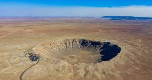 Barringer Krateri, Amerika Birleşik Devletleri'nin Arizona eyaletinde bulunan ve Dünya üzerindeki en iyi korunmuş meteor çarpma kraterlerinden biri olarak kabul edilen dev bir çarpma krateridir. Resmî adı Meteor Crater olsa da, kraterin meteorit kökenini bilimsel olarak kanıtlayan madenci ve jeolog Daniel Moreau Barringer'ın anısına Barringer Krateri olarak da anılır.