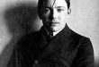 August Macke, renk kullanımı, yaşam dolu kompozisyonları ve özgün üslubuyla öne çıkan isimlerden biridir. Alman ressam olan Macke, özellikle Dışavurumculuk (Ekspresyonizm) akımının önemli temsilcileri arasında kabul edilir. Aynı zamanda ünlü sanat topluluğu Der Blaue Reiter (Mavi Süvari) grubunun aktif üyelerinden biri olarak modern sanat tarihine önemli katkılarda bulunmuştur.
