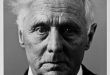 Max Ernst, resim, heykel, kolaj ve grafik sanatlarında geliştirdiği özgün tekniklerle sanat tarihine damga vurmuş Alman asıllı bir sanatçıdır. Dadaizm ve Sürrealizm akımlarının en önemli temsilcileri arasında gösterilen Ernst, bilinçaltını, rüyaları ve rastlantısallığı sanatın merkezine yerleştirerek modern sanatın sınırlarını genişletmiştir.