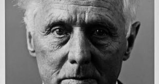 Max Ernst, resim, heykel, kolaj ve grafik sanatlarında geliştirdiği özgün tekniklerle sanat tarihine damga vurmuş Alman asıllı bir sanatçıdır. Dadaizm ve Sürrealizm akımlarının en önemli temsilcileri arasında gösterilen Ernst, bilinçaltını, rüyaları ve rastlantısallığı sanatın merkezine yerleştirerek modern sanatın sınırlarını genişletmiştir.