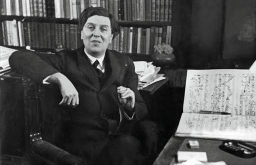 Alban Berg, modern müziğin gelişiminde önemli rol oynayan, duygusal derinliği ile teknik yenilikleri ustalıkla bir araya getiren bir sanatçıdır. Özellikle atonal müzik ve on iki ton tekniğini lirik anlatımla birleştirmesi, onu çağdaşları arasında farklı bir konuma taşımıştır. Arnold Schoenberg ve Anton Webern ile birlikte anılan Berg, müzik tarihinde İkinci Viyana Okulu'nun en önemli temsilcilerinden biri olarak kabul edilir.