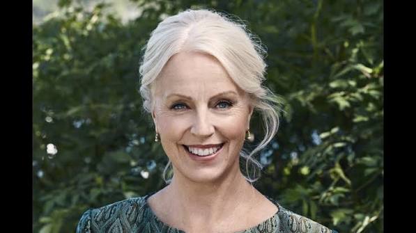 Klasik müzik dünyasının en saygın mezzosoprano sanatçılarından biri olan Anne Sofie von Otter, olağanüstü vokal tekniği, geniş repertuvarı ve farklı müzik türlerine açık sanatsal yaklaşımıyla uluslararası alanda büyük başarı kazanmış İsveçli bir opera sanatçısıdır.