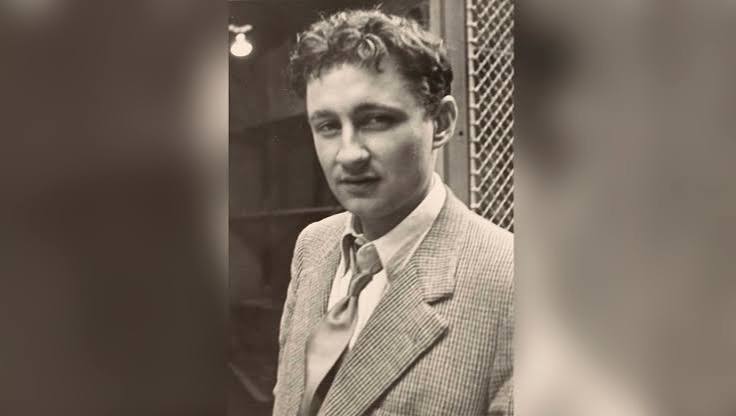 Guy Debord, kapitalizm, medya, tüketim kültürü ve modern yaşam üzerine geliştirdiği eleştirel fikirlerle yalnızca felsefe dünyasını değil, siyaset, sosyoloji, sanat ve kültür çalışmalarını da derinden etkilemiştir. Özellikle Gösteri Toplumu (La Société du Spectacle) adlı eseri, günümüz sosyal medya çağını onlarca yıl öncesinden öngören bir başyapıt olarak kabul edilmektedir.