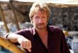 Dövüş sanatları denildiğinde dünya çapında akla gelen ilk isimlerden biri hiç kuşkusuz Chuck Norris'tir. Gerçek adı Carlos Ray Norris olan usta sanatçı, yalnızca başarılı bir karate şampiyonu değil; aynı zamanda oyuncu, yapımcı, senarist ve dövüş sanatlarının dünya genelinde yaygınlaşmasına büyük katkı sağlayan önemli bir figürdür.